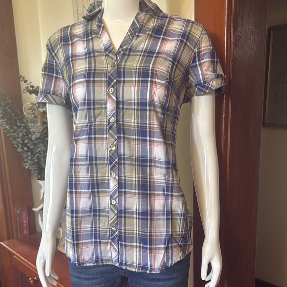 NWT northern reflections size small Plaid Short Sleeve Button-Up Shirt